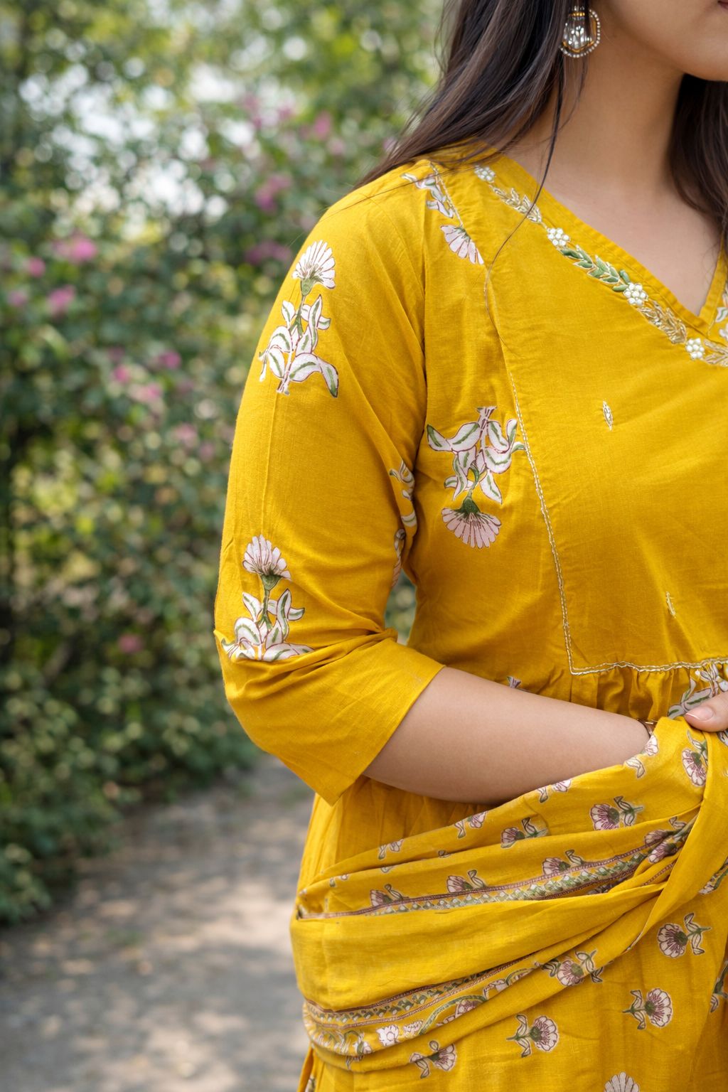 Yellow Sqiuare Neck Nan Nan Women Ethnic Wear Size L